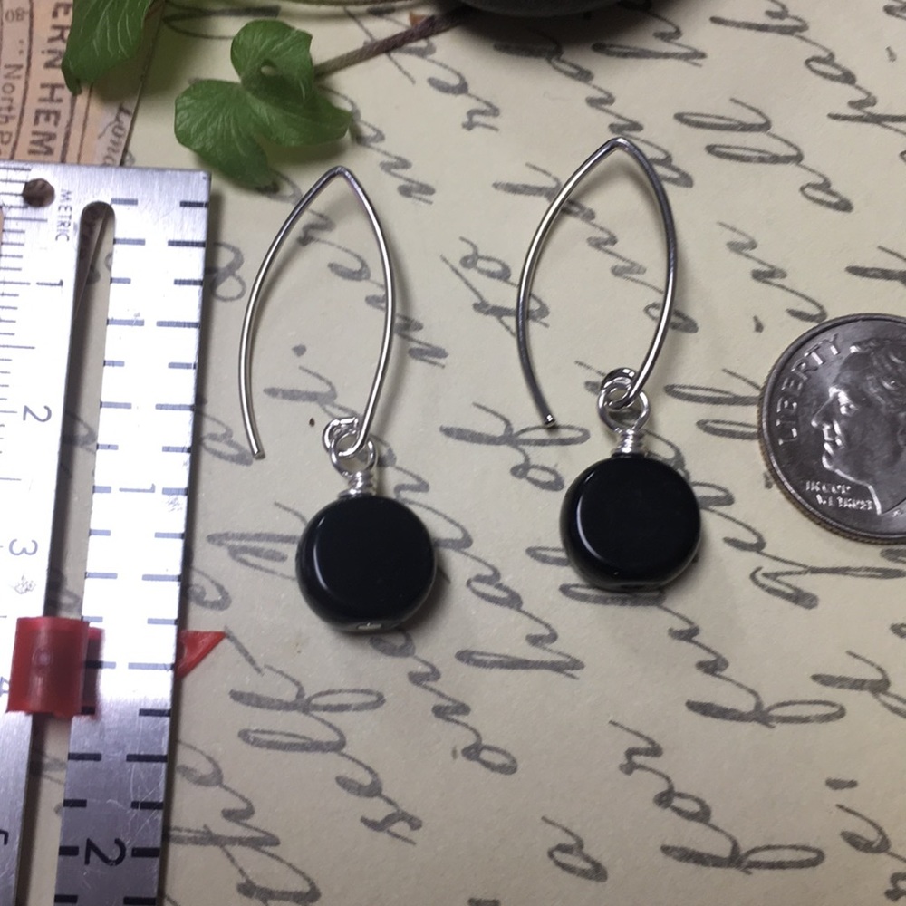 Simple black earrings marquis ear wires no nickel - Picture 6 of 6